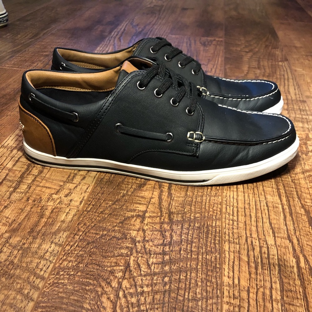 Black boat shoes